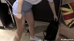 Afspelen Mijn schattige stiefzus neuken na school - 18 jaar oude tiener